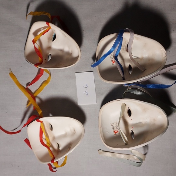 Vintage Hand Painted Carnival Face Masks Ceramic Set of 4 Musical Theme - Picture 8 of 8